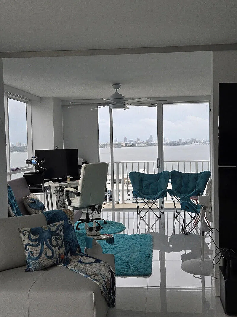 2 bed, 2.0 bath, 1061 sqft, $3,200 — Photo 3