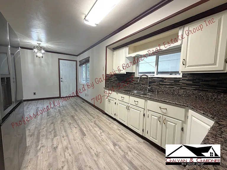 1435 Coronado Dr — Photo 6