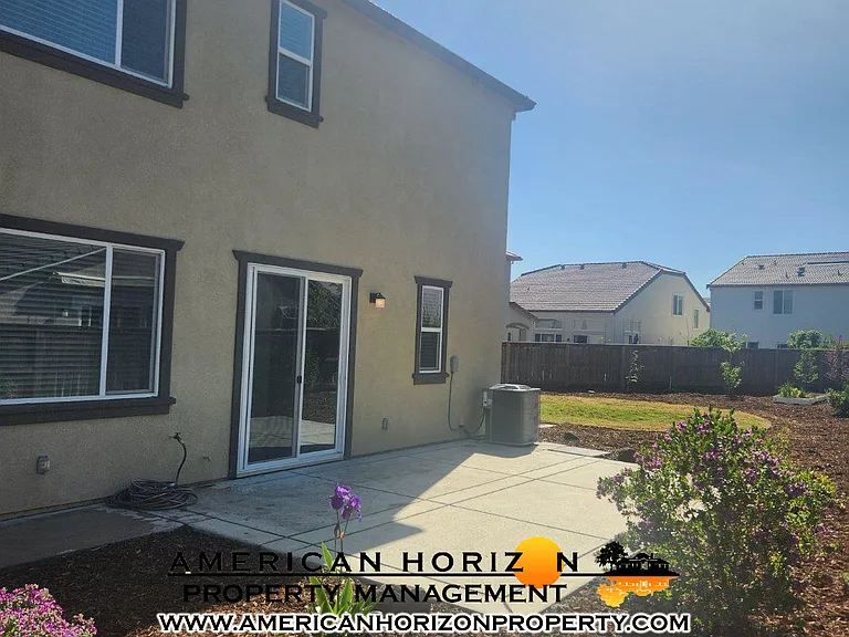 1402 Roth Pl — Photo 11