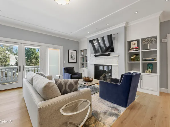 165 Kemble St #10, Lenox, MA 01240