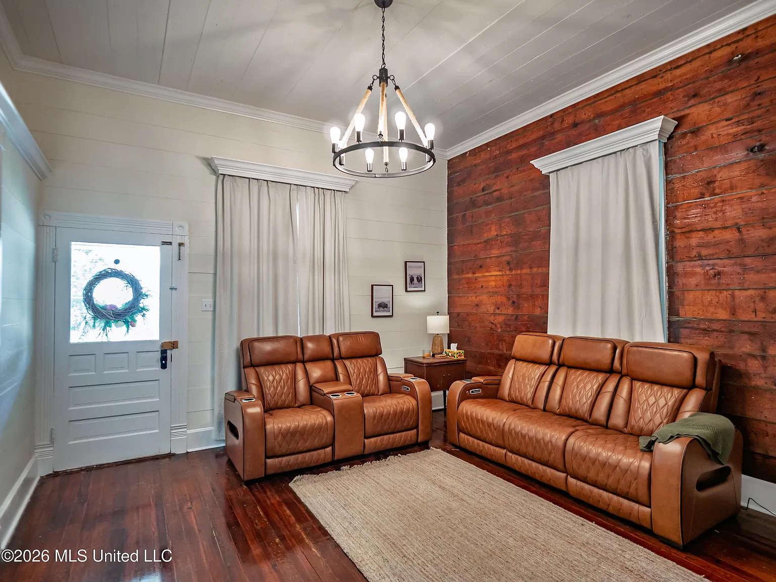 4 bed, 2.5 bath, 3356 sqft, $3,000 — Photo 2