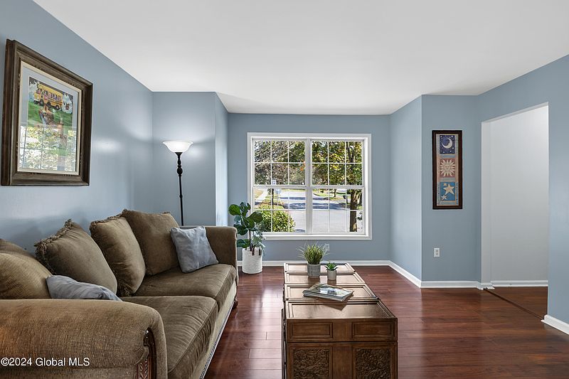 3rd image of 3 Maxwell Drive
