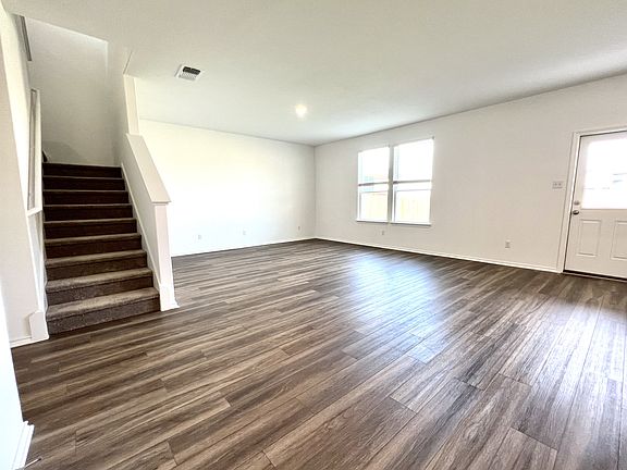 4th image of 1521 Holly Lake Dr
