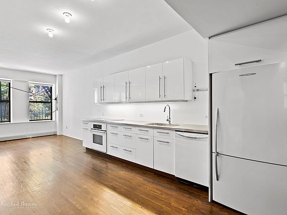 3rd image of 426 Sterling Pl APT 2B
