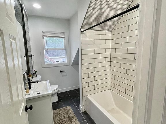 3rd image of 4632-4634 N Ironwood Ln