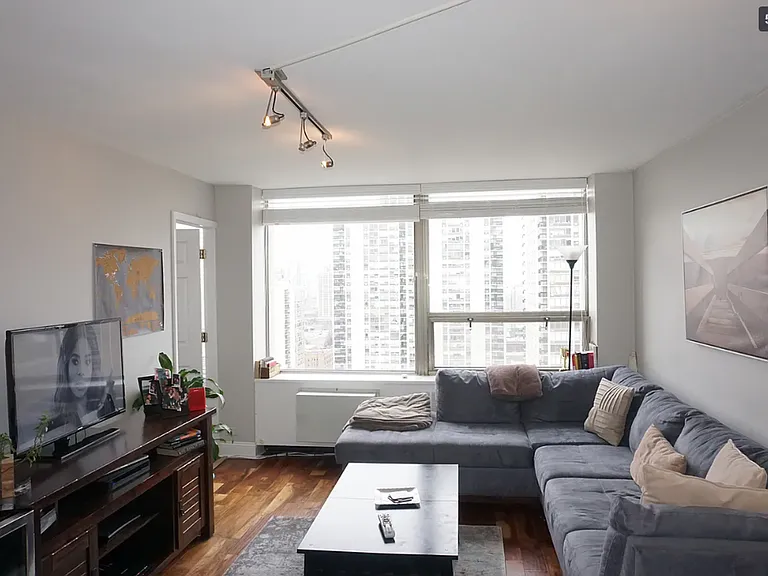 1360 N Sandburg Ter #2204C — Photo 3