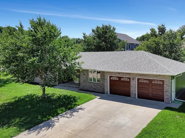 1612 Country Club Ln, Beatrice, NE 68310