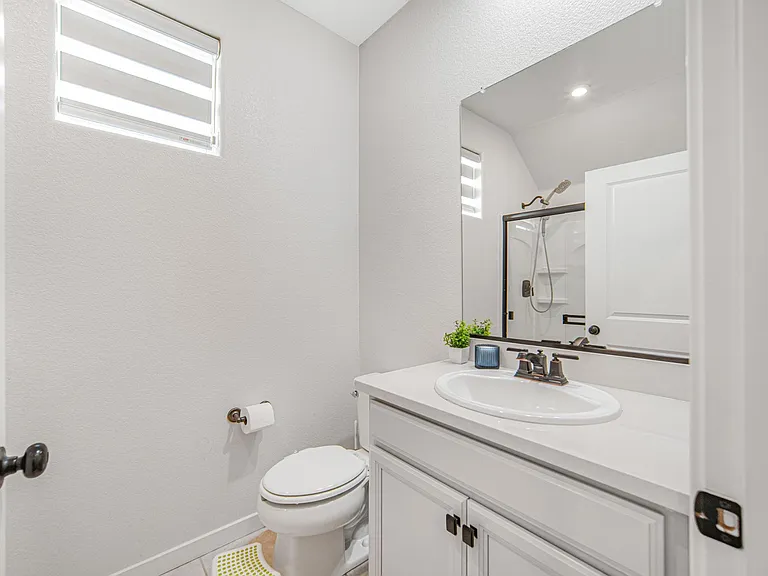 153 E Central Pkwy — Photo 37