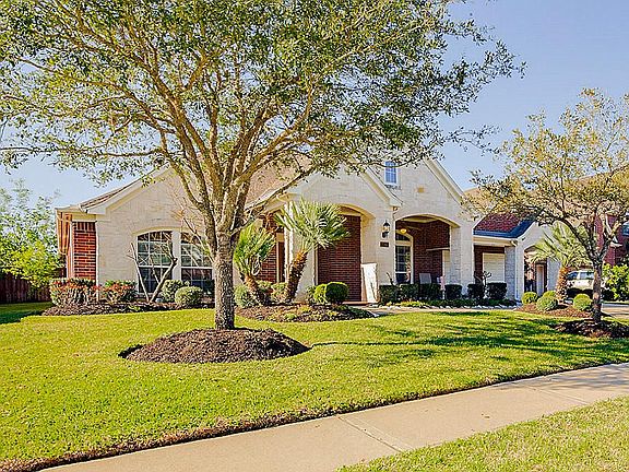 2nd image of 2307 Legend Woods Ct