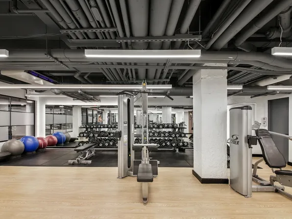 160 East 48th Street image 9 of 19