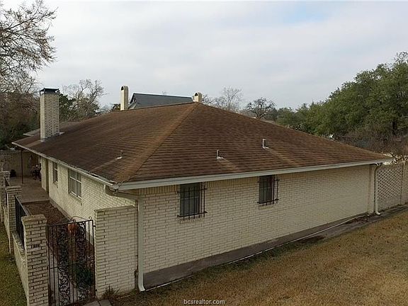 4th image of 1212 Brook Hollow Ct