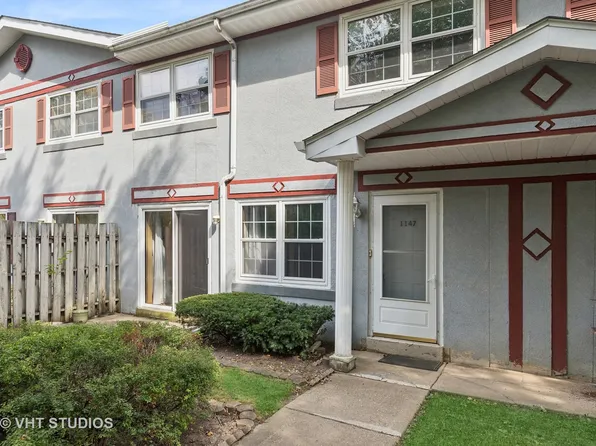 1147 Greenwood Cir, Woodstock, IL 60098