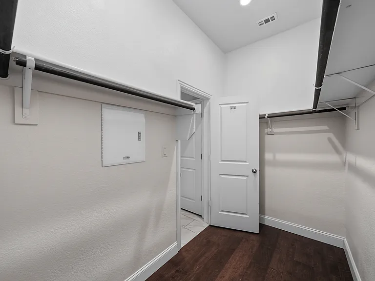 7513 Sunset Blvd — Photo 10