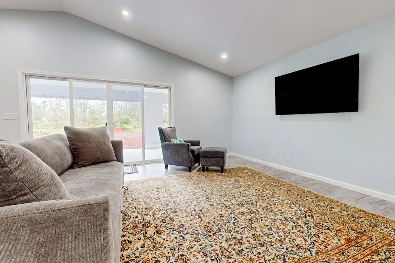 4 bed, 2.0 bath, 1194 sqft, $3,861 — Photo 3