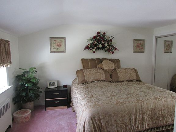3rd image of 11 Beechwood Pl