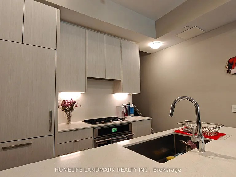 165 Pears Ave #Townhouse 7 — Photo 7