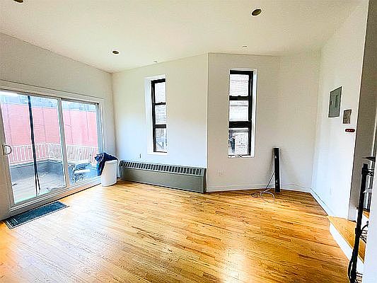 2nd image of 256 W 108th St APT 6E