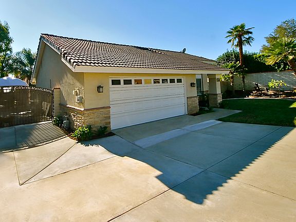 3rd image of 10155 Golden Yarrow Ln