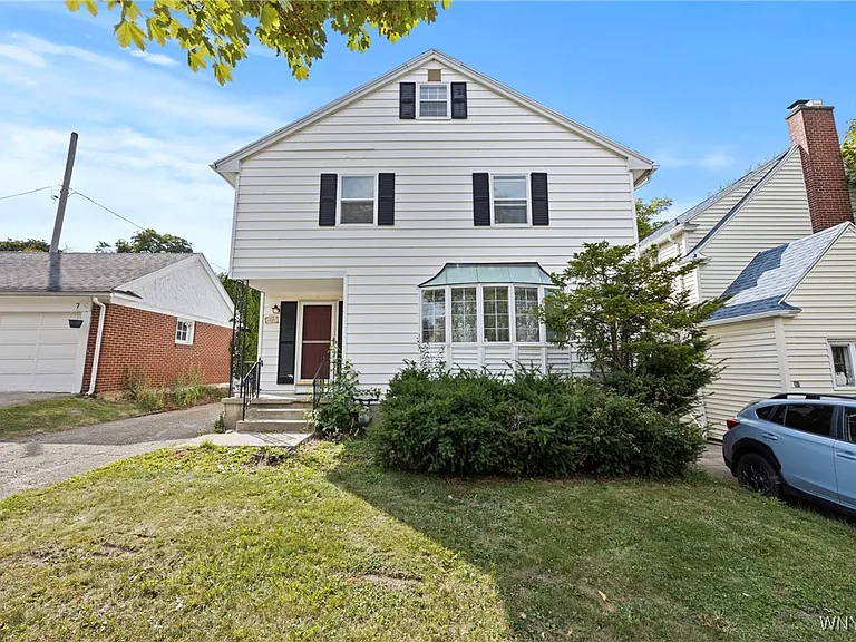 80 Capen Blvd — Photo 1
