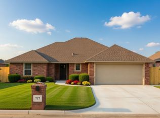 717 SW 12th St, Moore, OK 73160