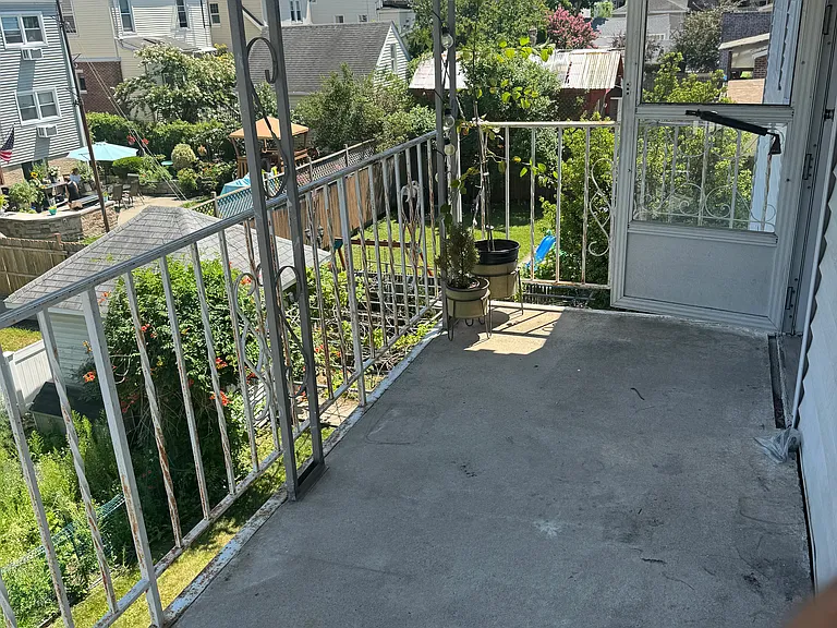 Hyatt Ave — Photo 11
