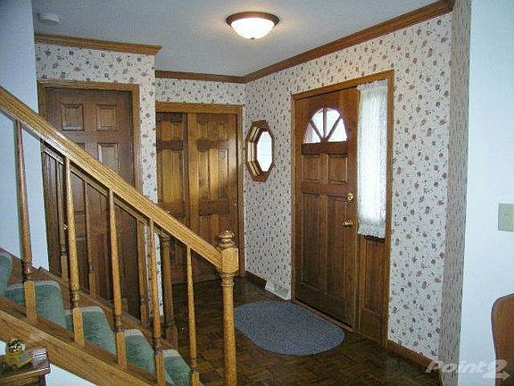 Comfortable Foyer Area