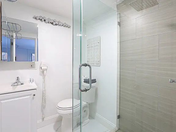 4th image of 1100 NE 1st Ave Unit C