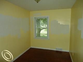 5th image of 9623 Roseland St