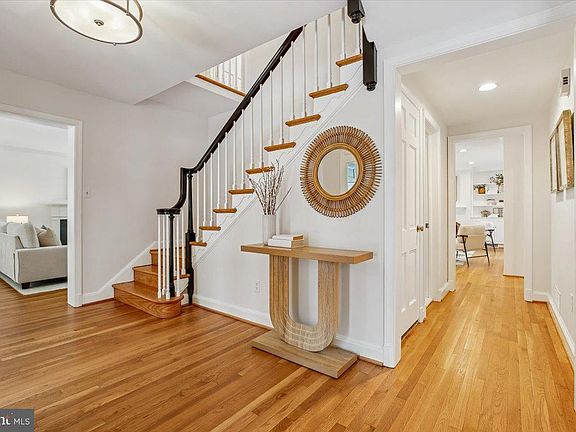 2nd image of 7117 Darby Rd