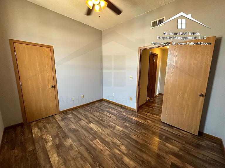 103 E 10th St #21 — Photo 14