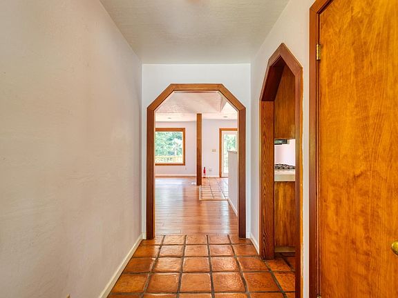 4th image of 15857 Sunshine Court