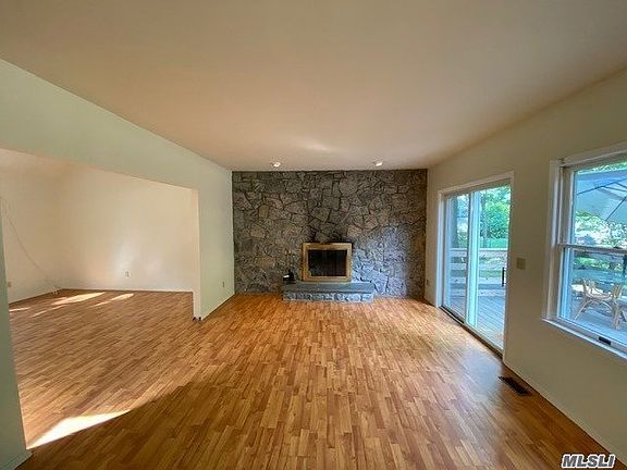 5th image of 211 Echo Ave
