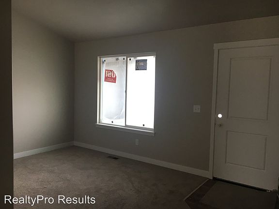 4th image of 421 W Remington Ave