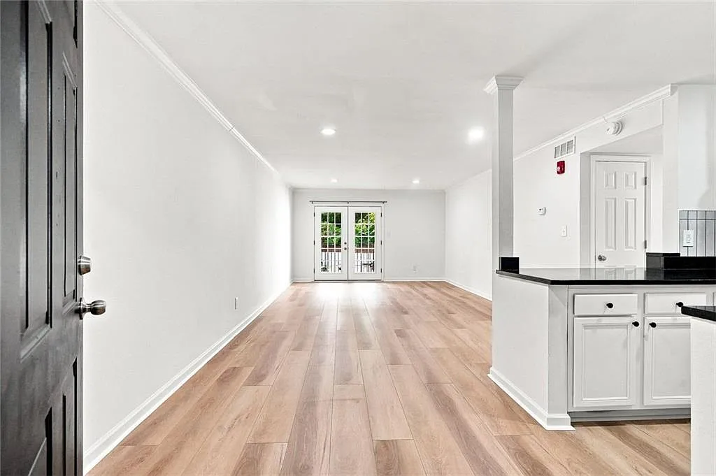 2 bed, 2.0 bath, 1188 sqft, $1,800 — Photo 2