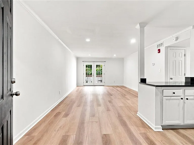 5095 Roswell Rd #209 — Photo 2