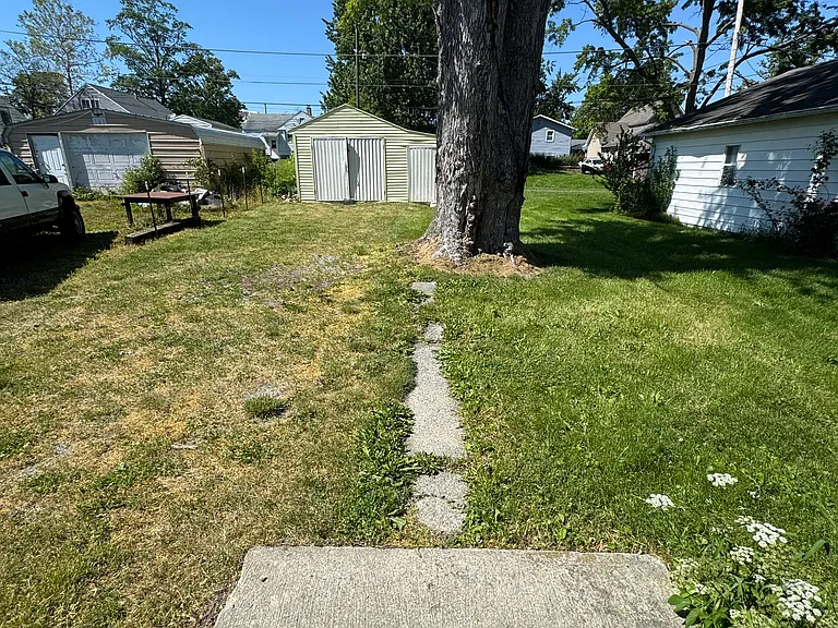 210 Santee Ave — Photo 34