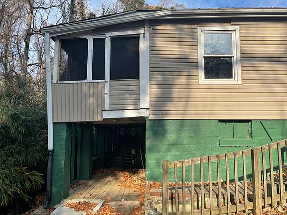 3rd image of 216 Sunset Dr