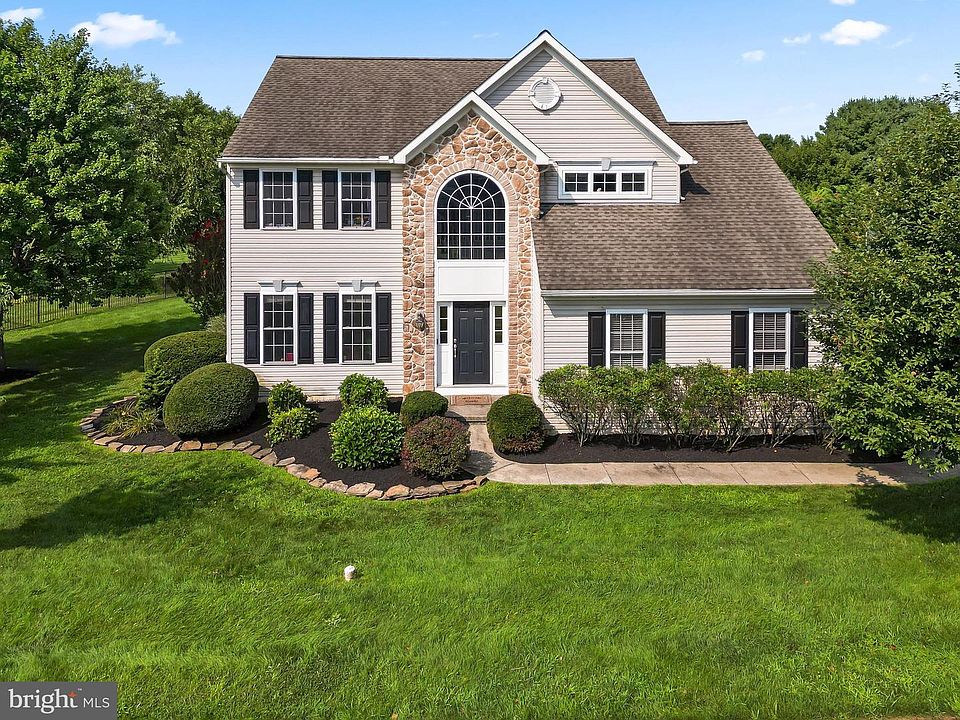 1st image of 49 Pennwood Dr
