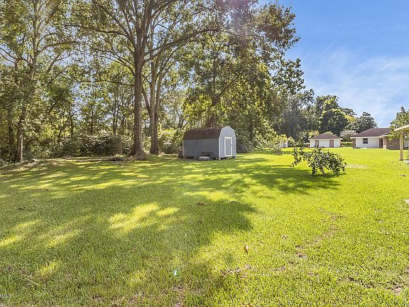 4th image of 141 Greenfield Dr