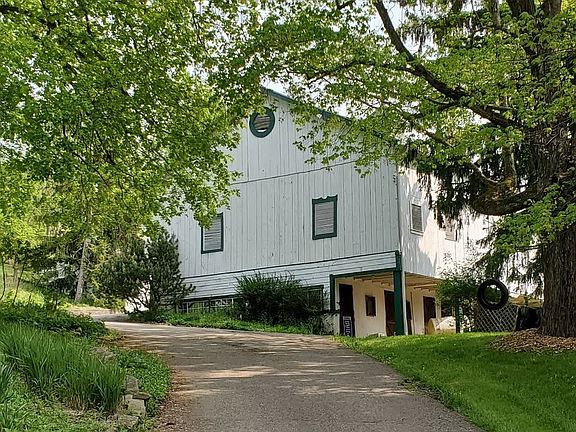 2nd image of 220 Streamside Ln #220