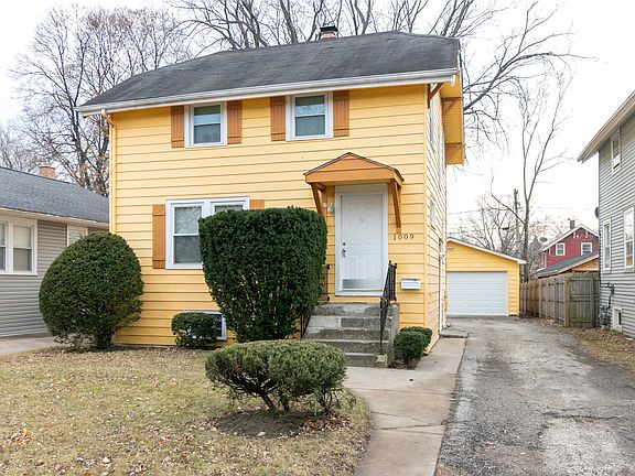 2nd image of 1009 Woodlawn Ave