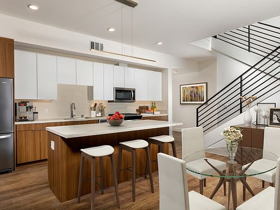 5th image of 709 E Walnut St #63a5aee56