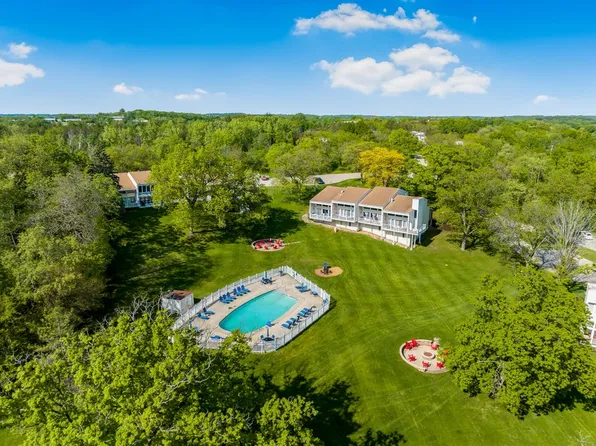 210 Sheridan Springs Rd #4, Lake Geneva, WI 53147