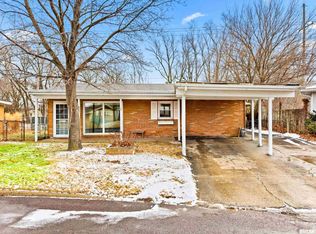 17 Rose Ct, Pekin, IL 61554