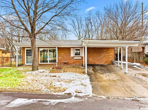 17 Rose Ct, Pekin, IL 61554