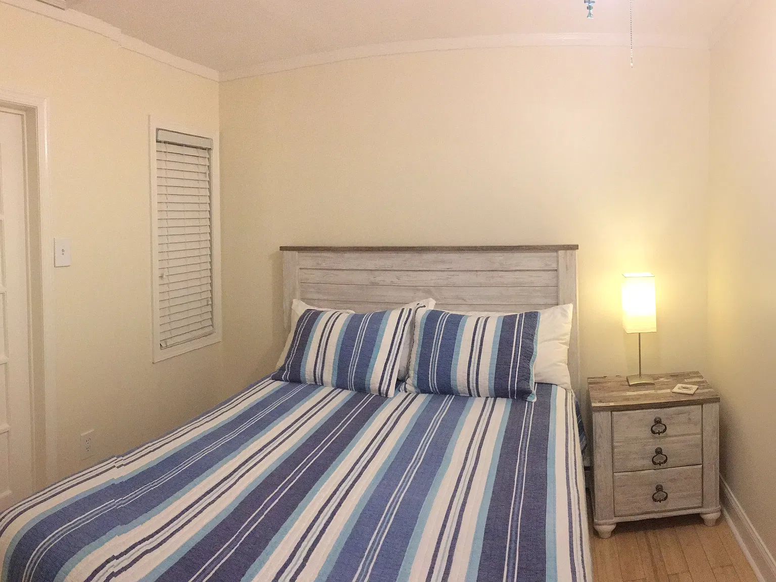 2 bed, 944 sqft, $2,700 — Photo 3