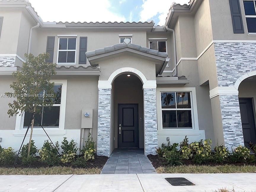 1st image of 1746 SE 26th Ave #1746