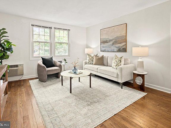 2nd image of 202 N George Mason Dr APT 2