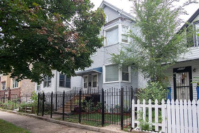 2nd image of 3552 W Shakespeare Ave