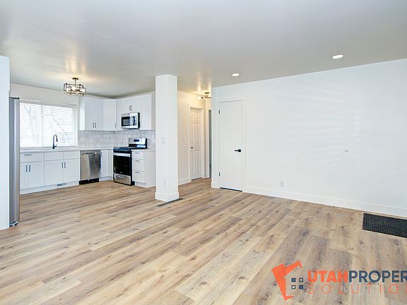 3rd image of 10412 S Statice Ave